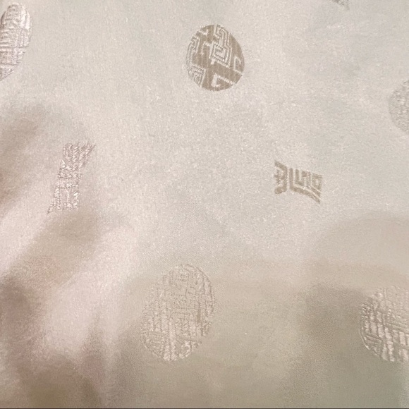 Longevity Hangzhou China. Women Light gold robe. 100% Silk. Size : M - Picture 4 of 12